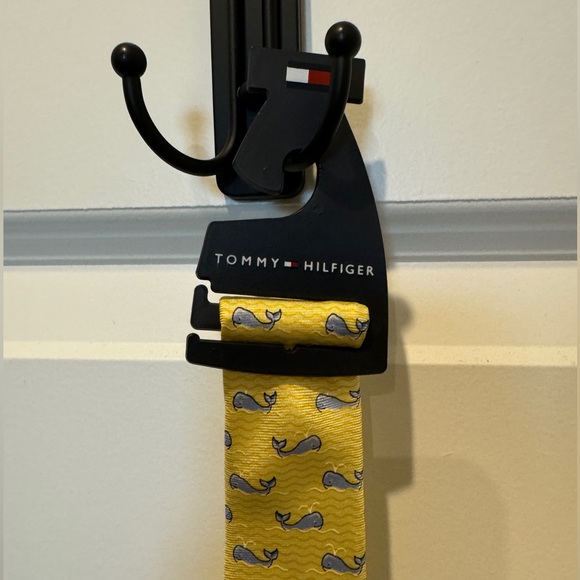 NWT Tommy Hilfiger Yellow Whale Print Tie - Picture 3 of 5